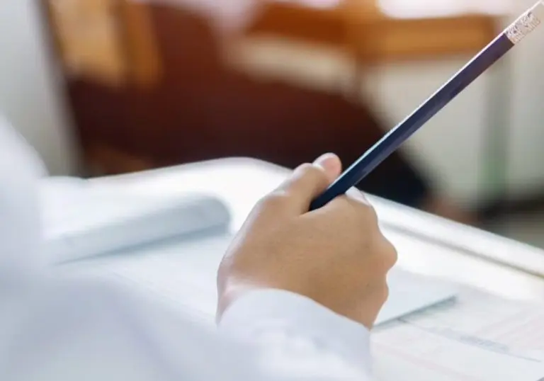 استعراض رقم المقعد في اختبار التحصيل الورقي