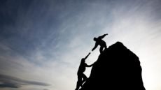 انشاء عن الثقة بالآخرين