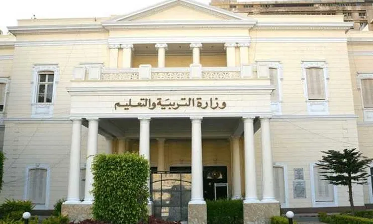 إتاحة التقدم للطلاب الوافدين للتحويل من الخارج